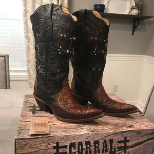 Durango boots women’s 9 M musgo python EUC
